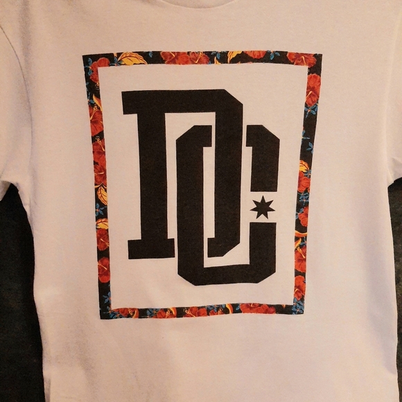 Men DC  T-Shirt White Size Med - Picture 8 of 9